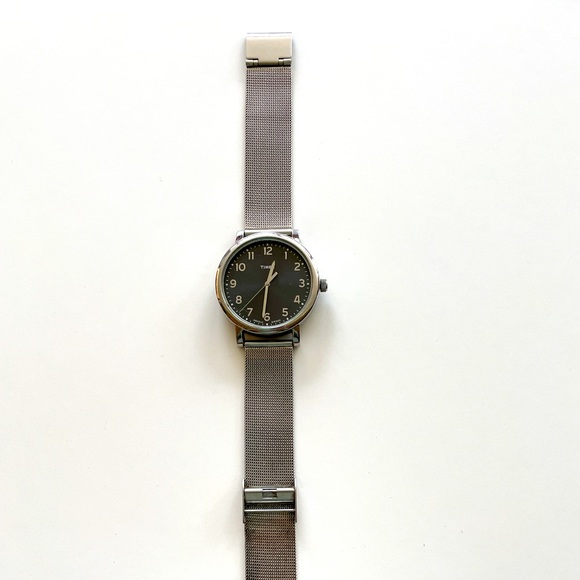 Timex Sliver with Metal Wristband. Indiglo Face - Picture 6 of 6